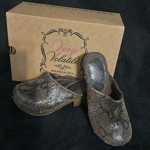 Very Volatile Snakeskin Mules Wooden Clogs Size 6